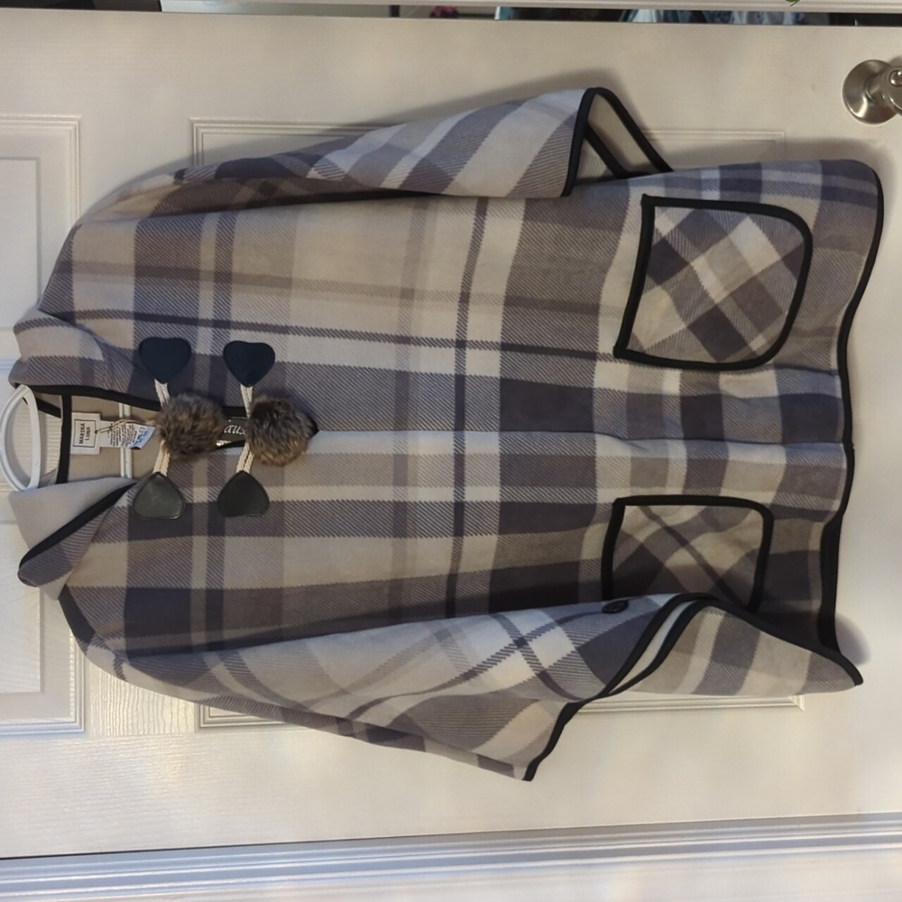 Plaid cape/hooded blanket polyester